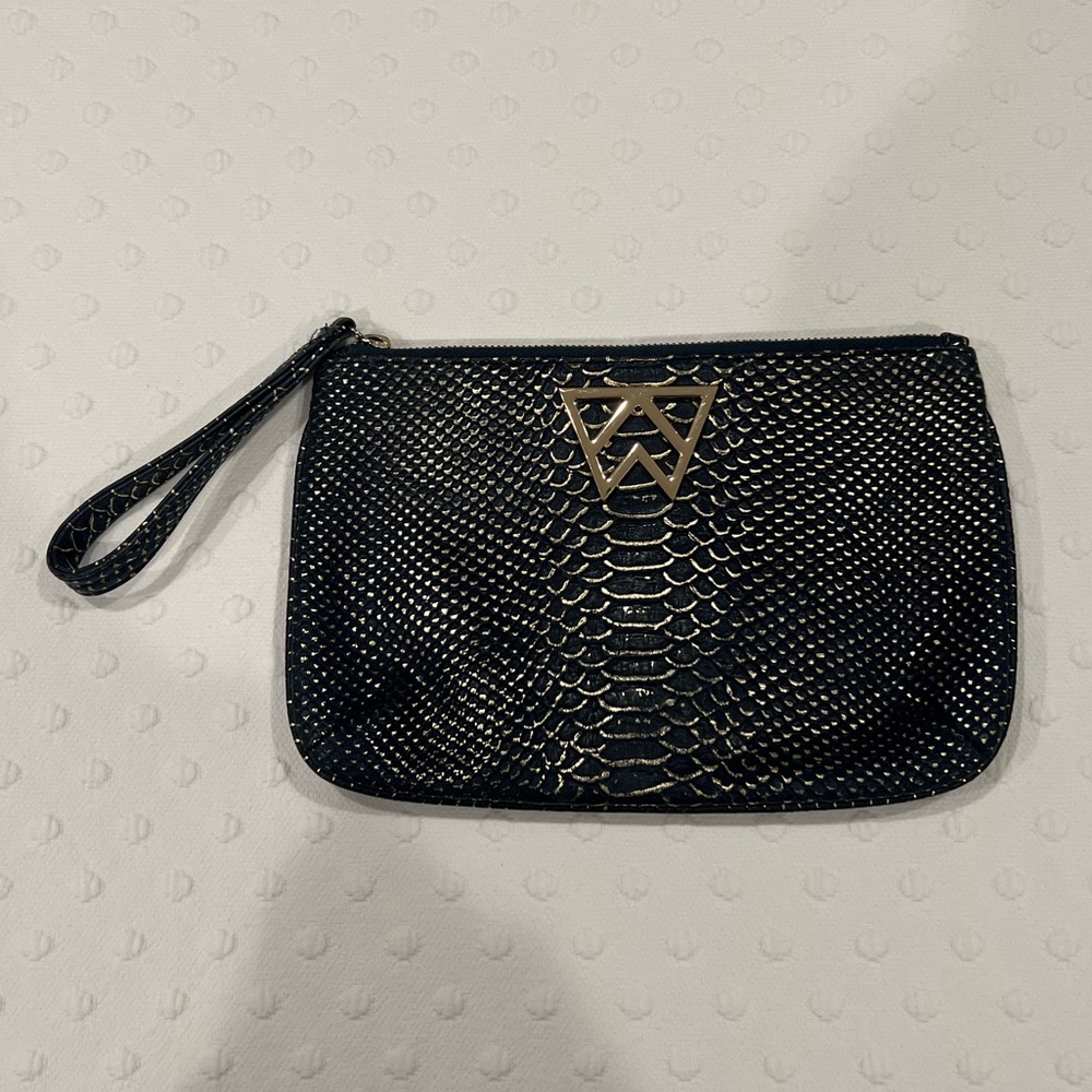 Kelly Wynne Navy Gold Wristlet